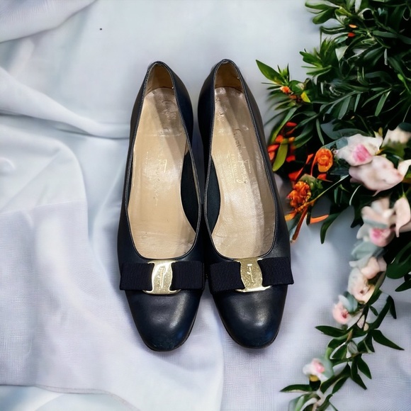 Salvatore Ferragamo Vintage Vara Bow Leather pumps made in Italy size 8 - Picture 1 of 12